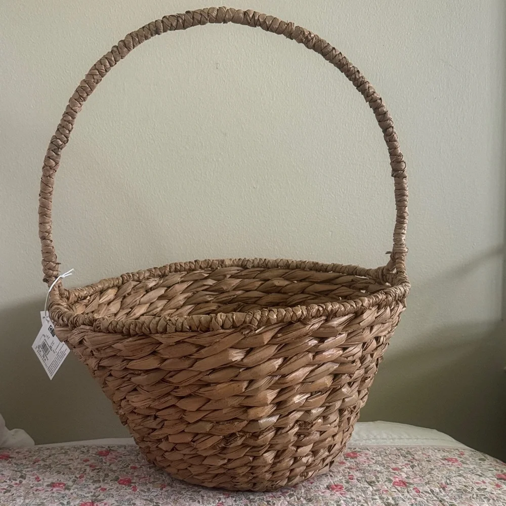 Pottery Barn Natural Seagrass Basket with Tall Handle